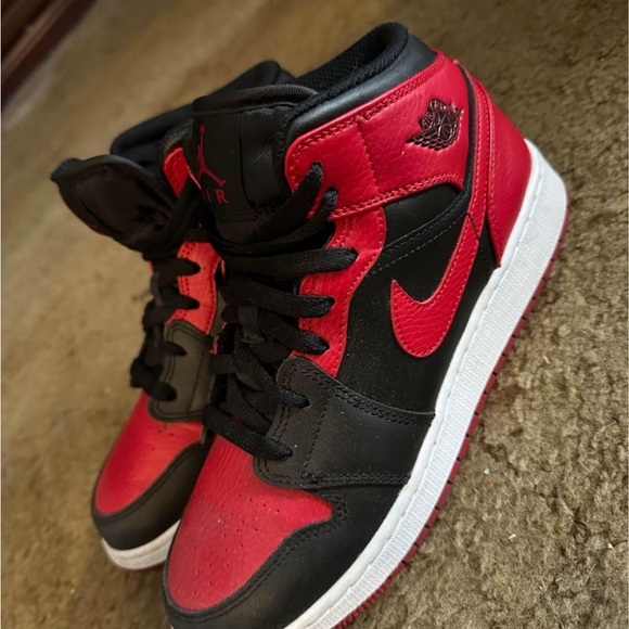 red and black jordan 1s - Picture 1 of 3